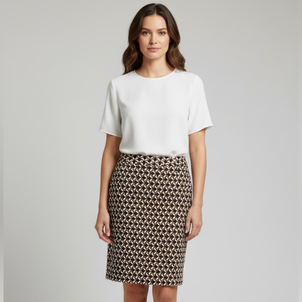 Ann Taylor pencil skirt size 0. Excellent condition. Zipper back kick flip